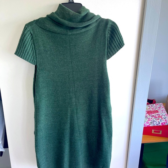 Crowl-neck Green Sweater Dress with Pockets - Picture 3 of 6